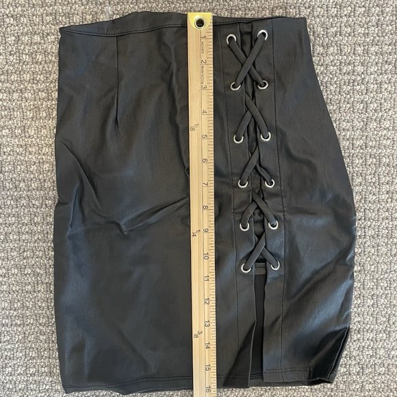 NWT Windsor Skirt Women's Size XS Black Mini Lace Zip Up Back Side Slit Metallic - Picture 5 of 5